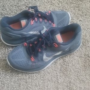 Nike shoes- Lunarglide 5